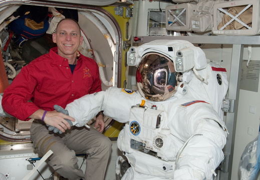 STS131-E-10502