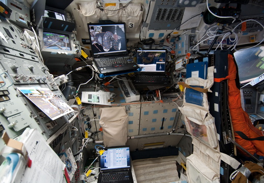 STS130-E-09332