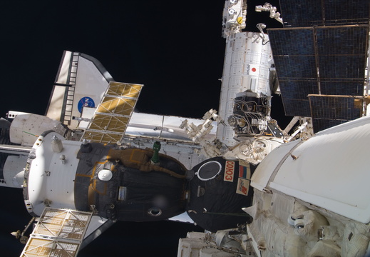 STS129-E-07704