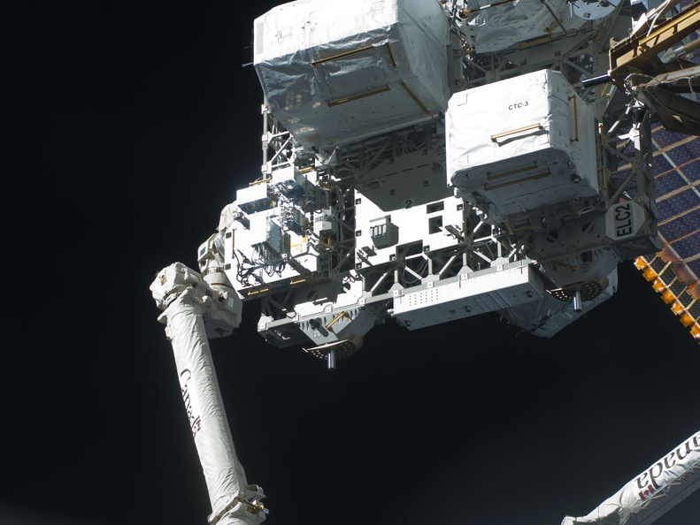 STS129-E-07752