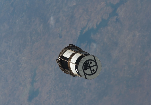 STS127-E-12898