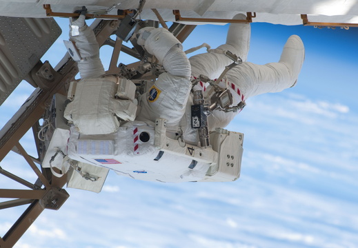STS127-E-07955