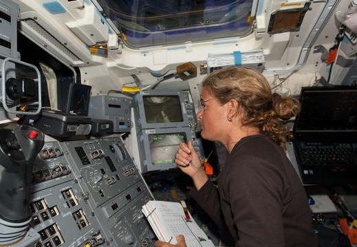 STS127-E-06277