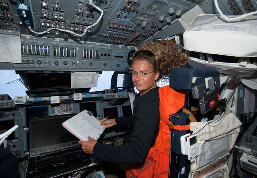 STS127-E-06582