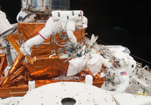 STS125-E-09670