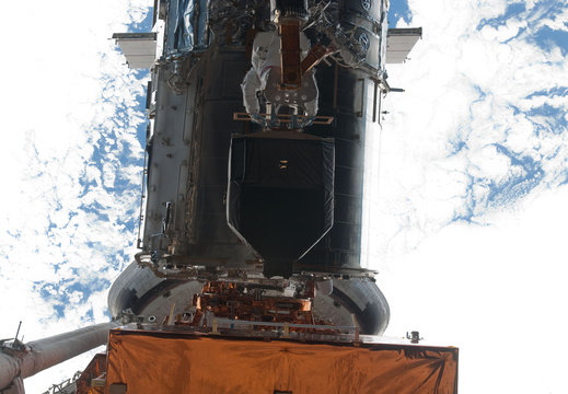 STS125-E-09950