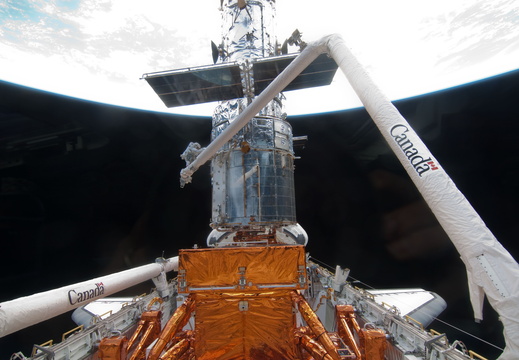 STS125-E-09856