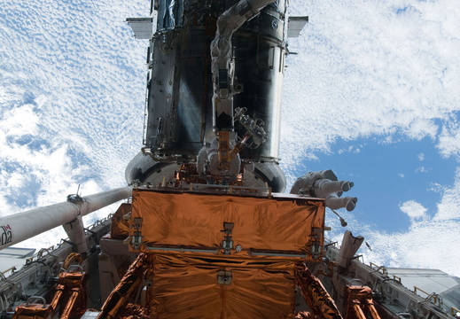STS125-E-09962