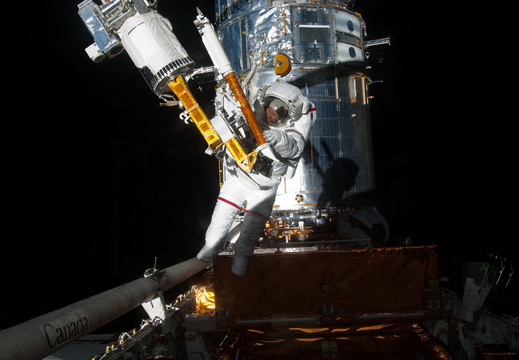 STS125-E-09684