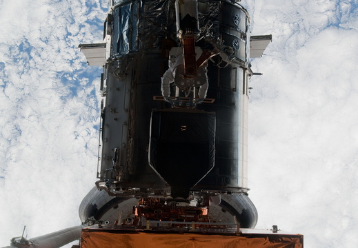 STS125-E-09953