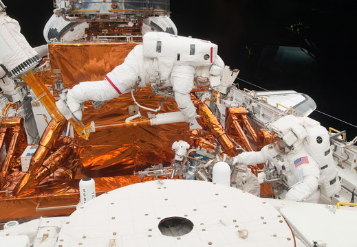 STS125-E-09674