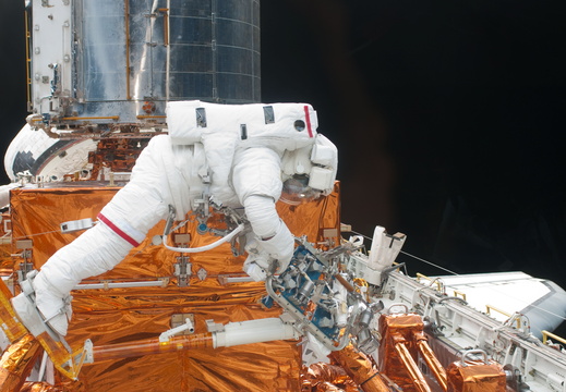 STS125-E-09595