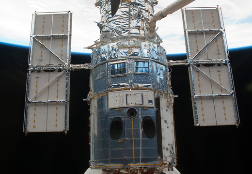 STS125-E-11582