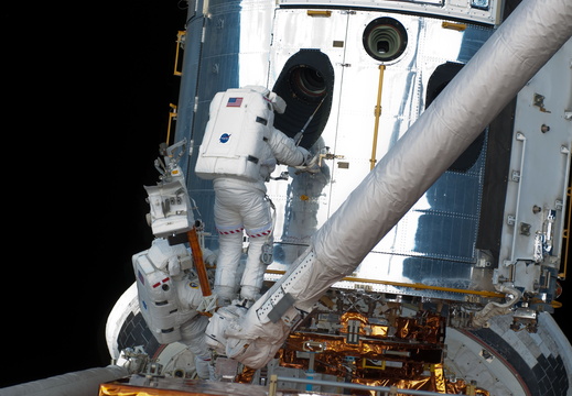 STS125-E-07602
