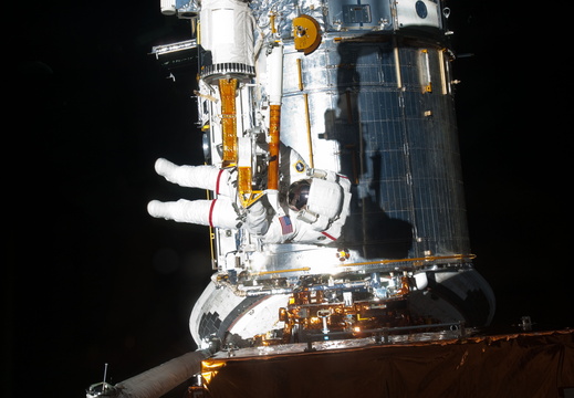 STS125-E-09689