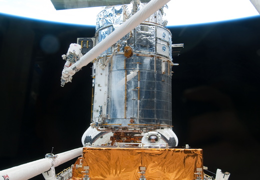 STS125-E-09864