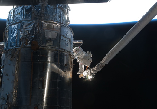 STS125-E-09998