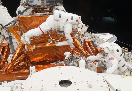 STS125-E-09673
