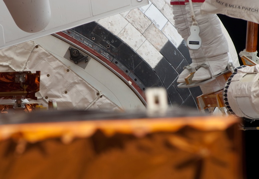 STS125-E-11722