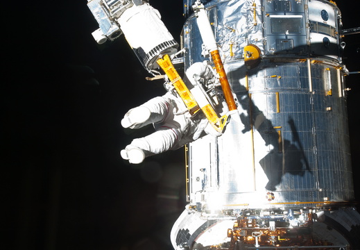 STS125-E-09687