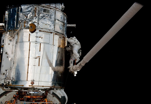 STS125-E-09914