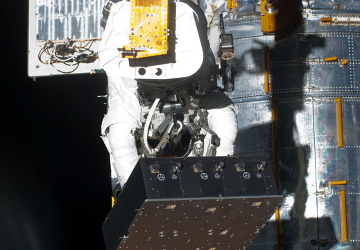 STS125-E-09887