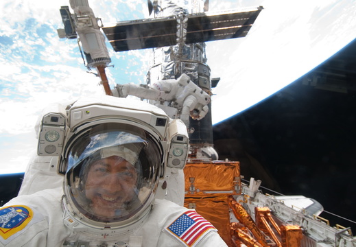 STS125-E-09234