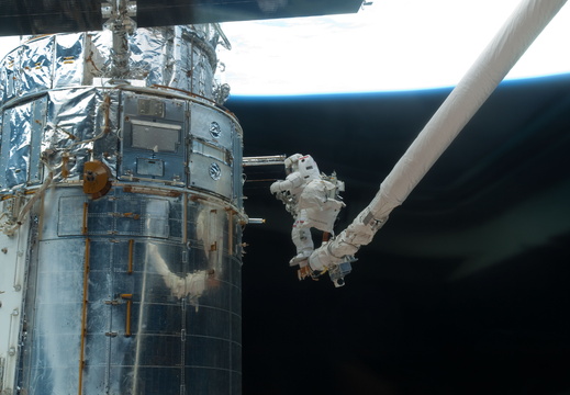 STS125-E-10002