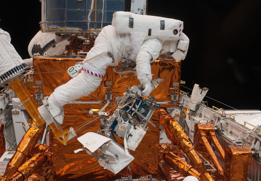 STS125-E-07563