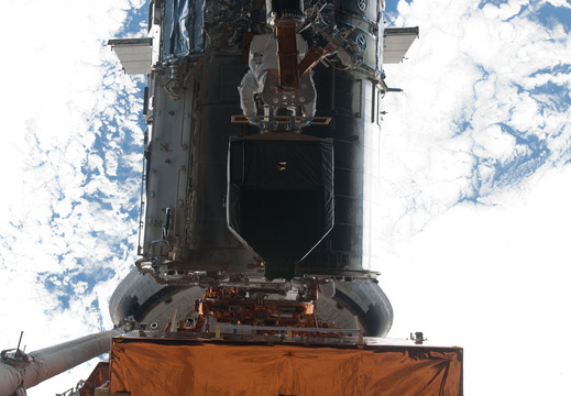 STS125-E-09951