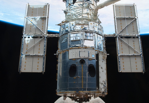 STS125-E-11595