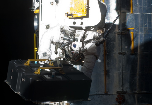 STS125-E-09885