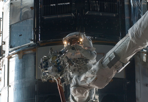 STS125-E-07204