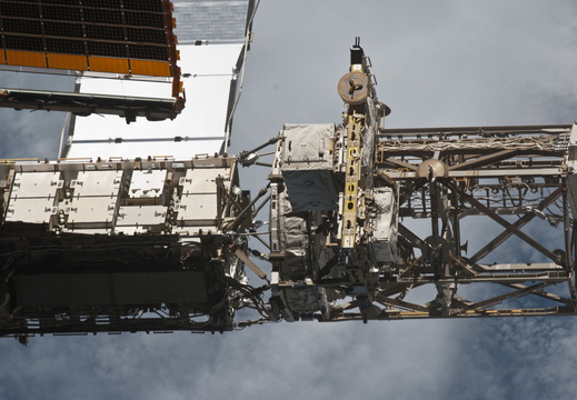 STS124-E-10365