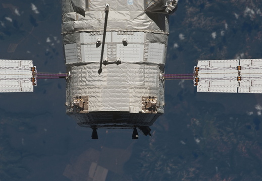 STS124-E-10353