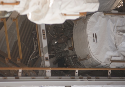 STS124-E-08137