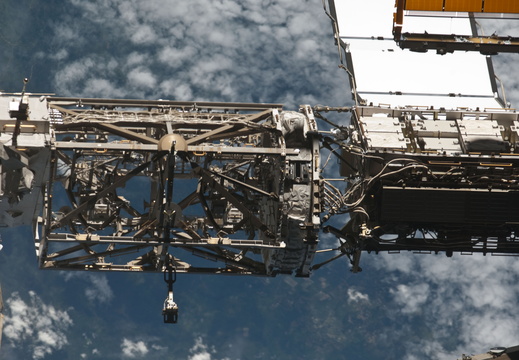 STS124-E-10357