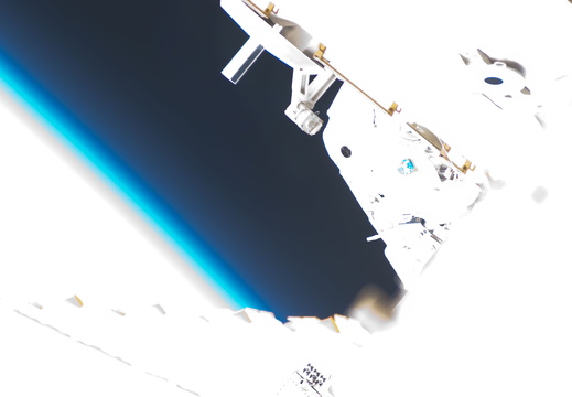 STS124-E-07385