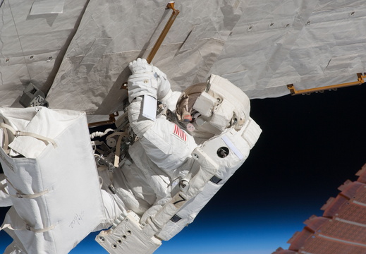STS124-E-07394