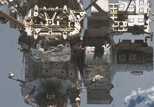 STS124-E-10376