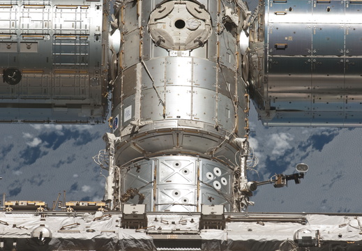 STS124-E-10374