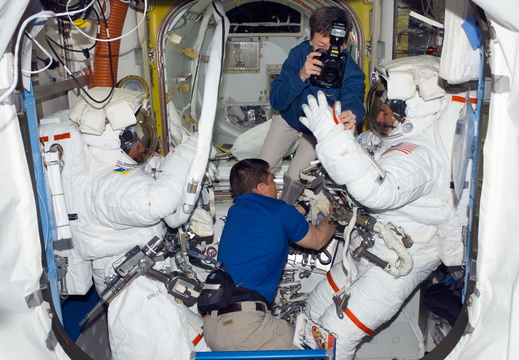 STS123-E-06438