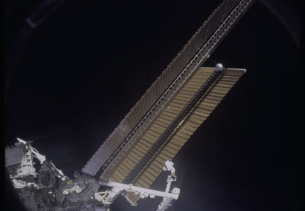 STS120-319-007b