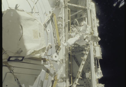 STS120-333-007b