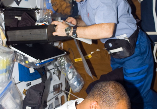 STS116-E-07894