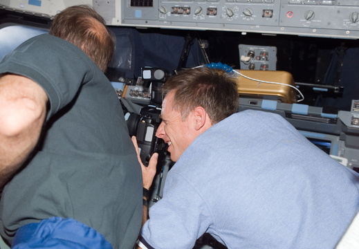 STS115-E-07502