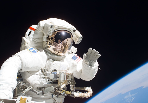 STS115-E-05753