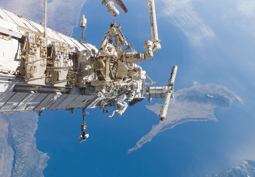 STS115-E-05819