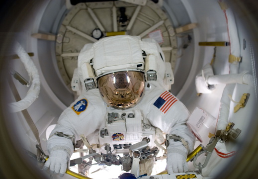 STS113-E-05163
