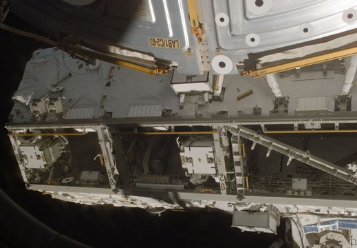 STS110-E-05997